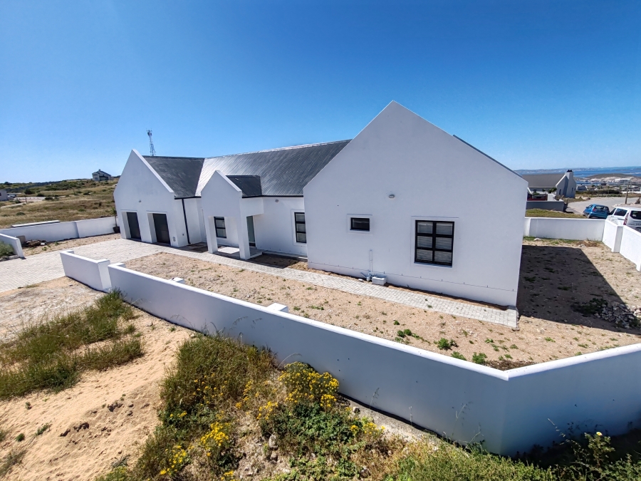 To Let 4 Bedroom Property for Rent in Hoogland Western Cape